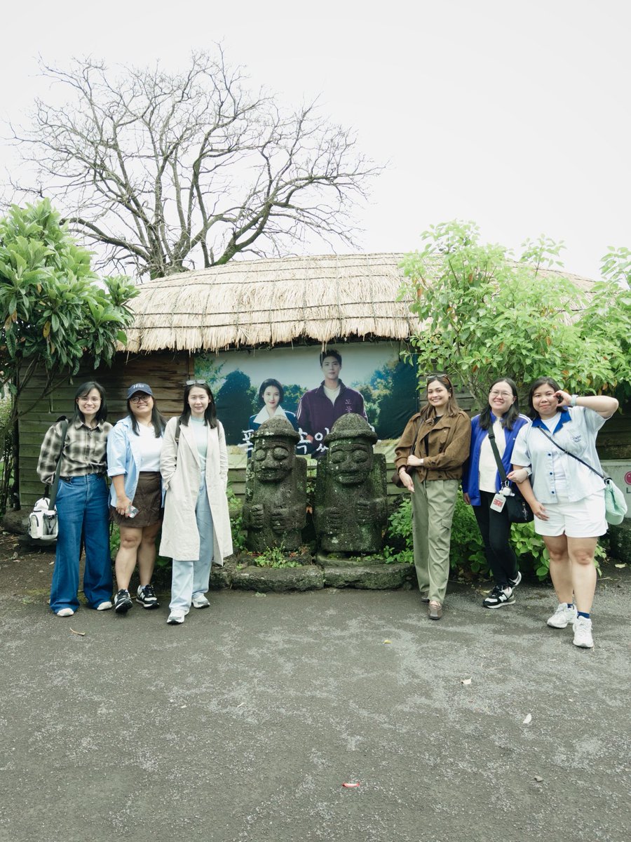 mingukiu's tweet photo. at seongeup folk village! 🛖 https://t.co/2AiEZ8dP2K