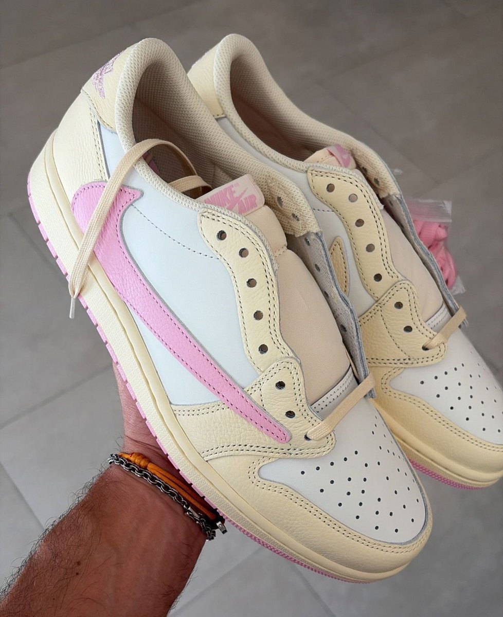 JustFreshKicks tweet media