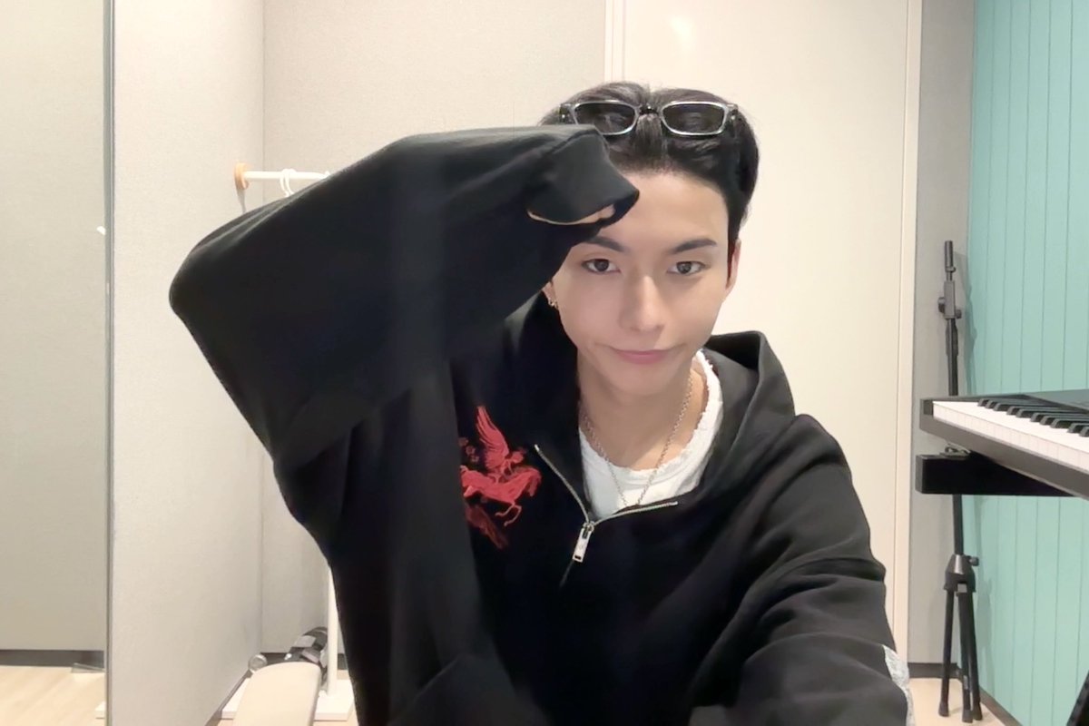 seeeeungg's tweet photo. 존예뭐임.. 오살힘된다 https://t.co/X7pjsPPbOs