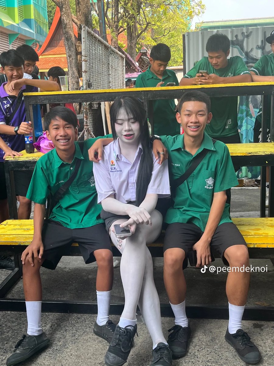 อีจัสเปิดยูทูปร้องเพลงที่โคเชลล่า tweet media