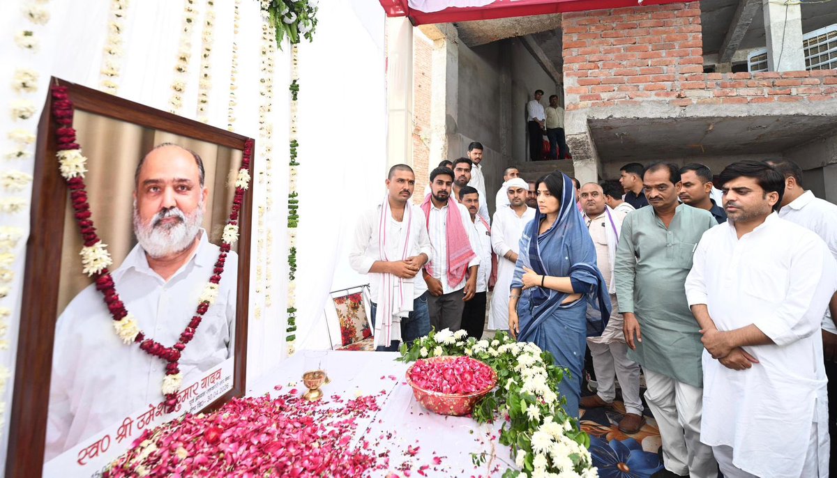 dimpleyadav's tweet photo. मैनपुरी लोकसभा क्षेत्र में अपनों के बीच। https://t.co/6mDlgPdkMy