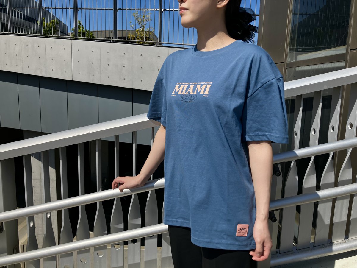eurosports_shop's tweet photo. 一枚で決まる、夏の主役Tシャツ!
淡色ブルーでつくる、大人かわいいマイアミコーデ🐬💗
BWT アルピーヌ F1 チーム マイアミGP グラフィック Tシャツ BL
▶️オンラインストアで販売中!
https://t.co/kHsBaNrtgN
#f1jp #アルピーヌ #BWTAlpine #F1グッズ #マイアミGP #MiamiGP #グラフィックTシャツ #夏コーデ #ブルーコーデ
