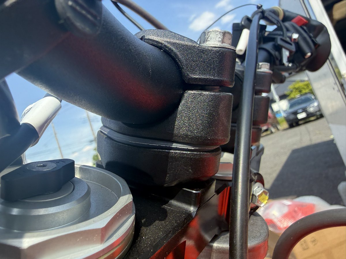 nagmotors's tweet photo. BETA X-PROスタックベルトとハンドルダンパー標準装着、地味に嬉しい仕様✨
#beta
#xpro https://t.co/2O5jGGSMO4