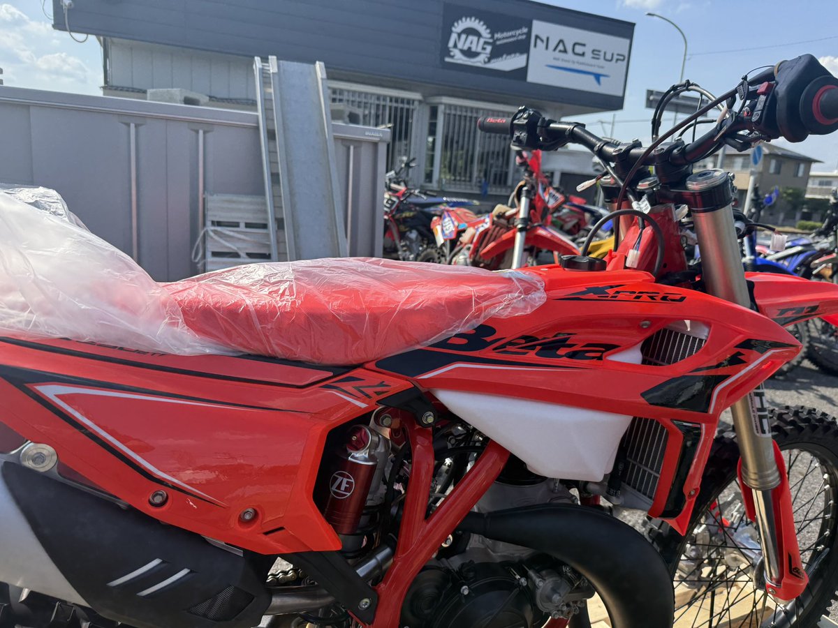 nagmotors's tweet photo. BETA X-PROスタックベルトとハンドルダンパー標準装着、地味に嬉しい仕様✨
#beta
#xpro https://t.co/2O5jGGSMO4