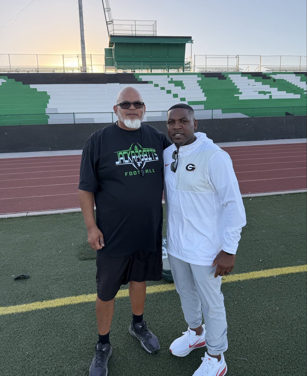jackrabbitvv's tweet photo. Huge thanks to Coach @CoachJCrawford from SEC Powerhouse Georgia for coming out to #TheVille and recruiting our student/athletes. @MakaiBuchanan24 offered!!
@GeorgiaFootball https://t.co/glob8Uqb7x
