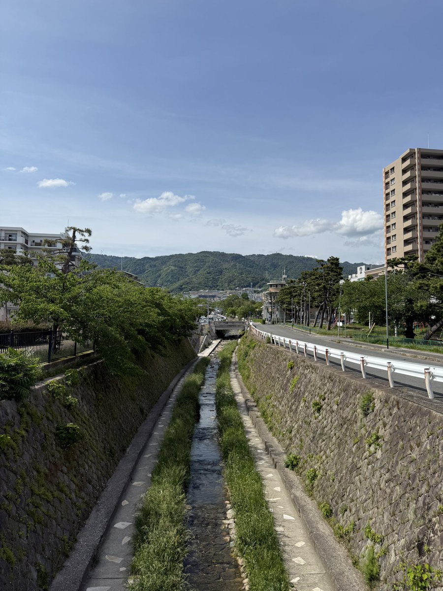 Uotoshi_kobe's tweet photo. 火垂るの墓の聖地は今日も綺麗な空🥹🫶🥹晴太が節子をおぶって見てた風景の81年後… https://t.co/6NWMBeZosB
