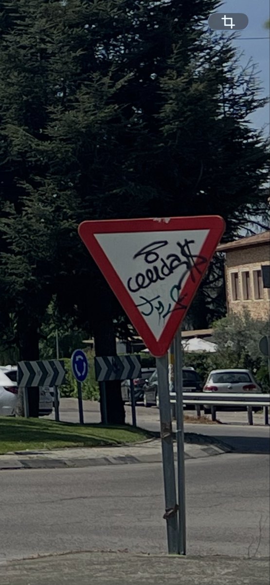 Vox_SotoDelReal's tweet photo. ⚠️⛔️ ¿Os habéis fijado en el estado en el que se encuentran las señales de tráfico en Soto del Real? Llevamos 3 años solicitando que se cambien, por el problema de inseguridad vial que suponen además de la mala imagen que damos a vecinos y visitantes. #sotodelreal @madrid_vox https://t.co/HQ7V1gglMv