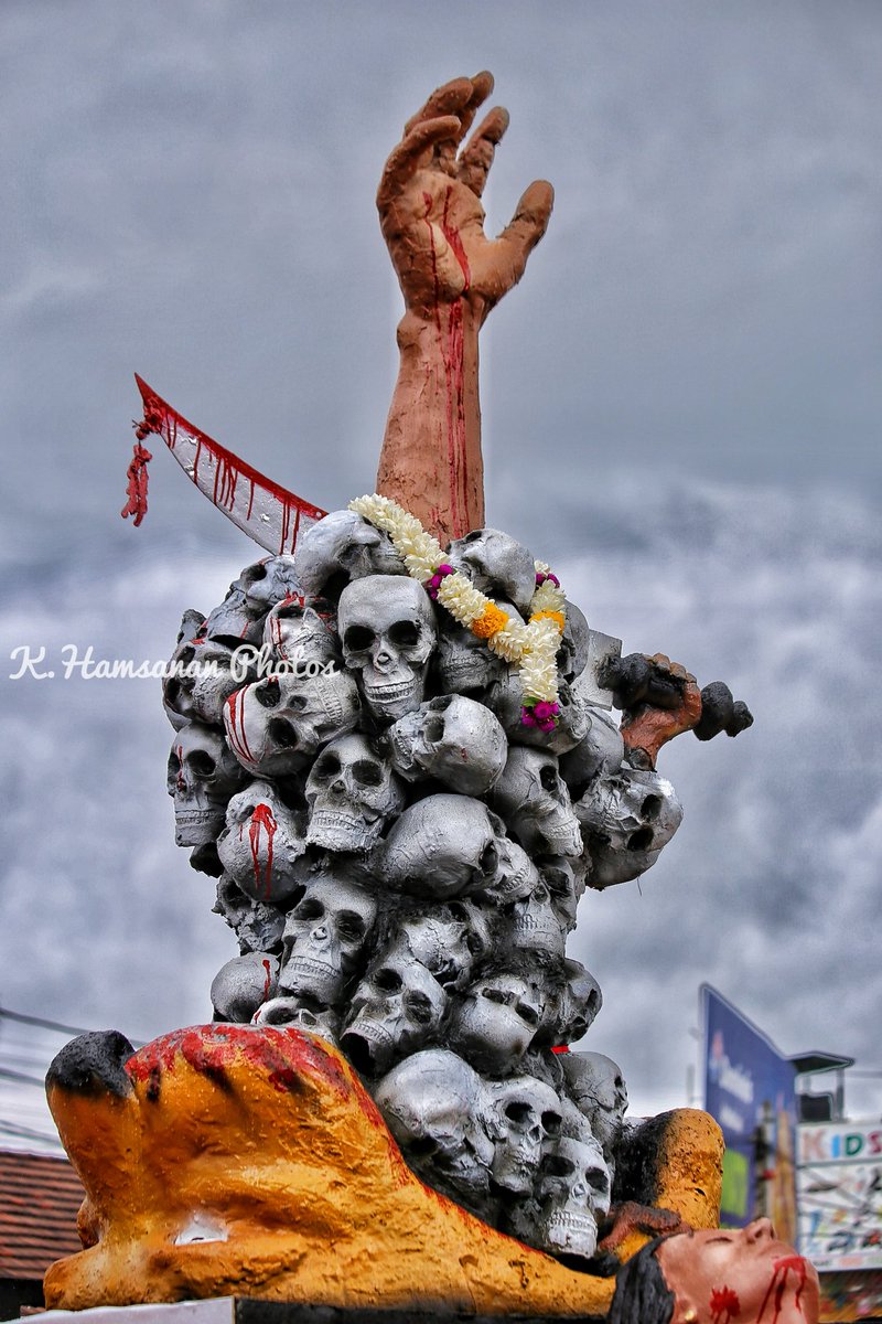 Hamsanan's tweet photo. முள்ளிவாய்க்கால் தமிழ் இனப் படுகொலைகளின் நினைவு சுமந்த  ஊர்திப்  பவனி  இன்று நல்லூர்  தியாக தீபம் நினைவிடத்தில் இருந்து  ஆரம்பமானது.
இந்த ஊர்திப் பவணியானது, வட,கிழக்கு தமிழர் தாயகம் எங்கும் சென்று மே-18 ஆம் திகதி முள்ளிவாய்க்கால் மண்ணை சென்றடைய உள்ளது.
#may18
#mullivaikal https://t.co/o3BzSzSeLz
