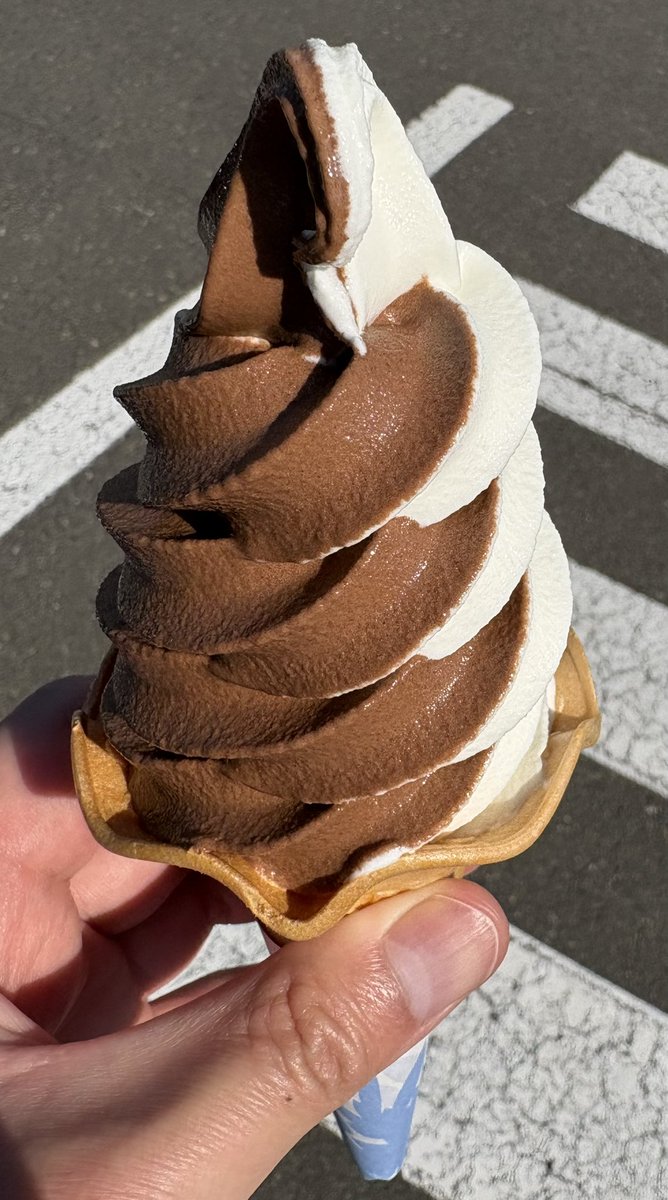 【☆ソフトクリームおじさん☆】 ローソンのソフトクリーム😁 美味いな😭😭