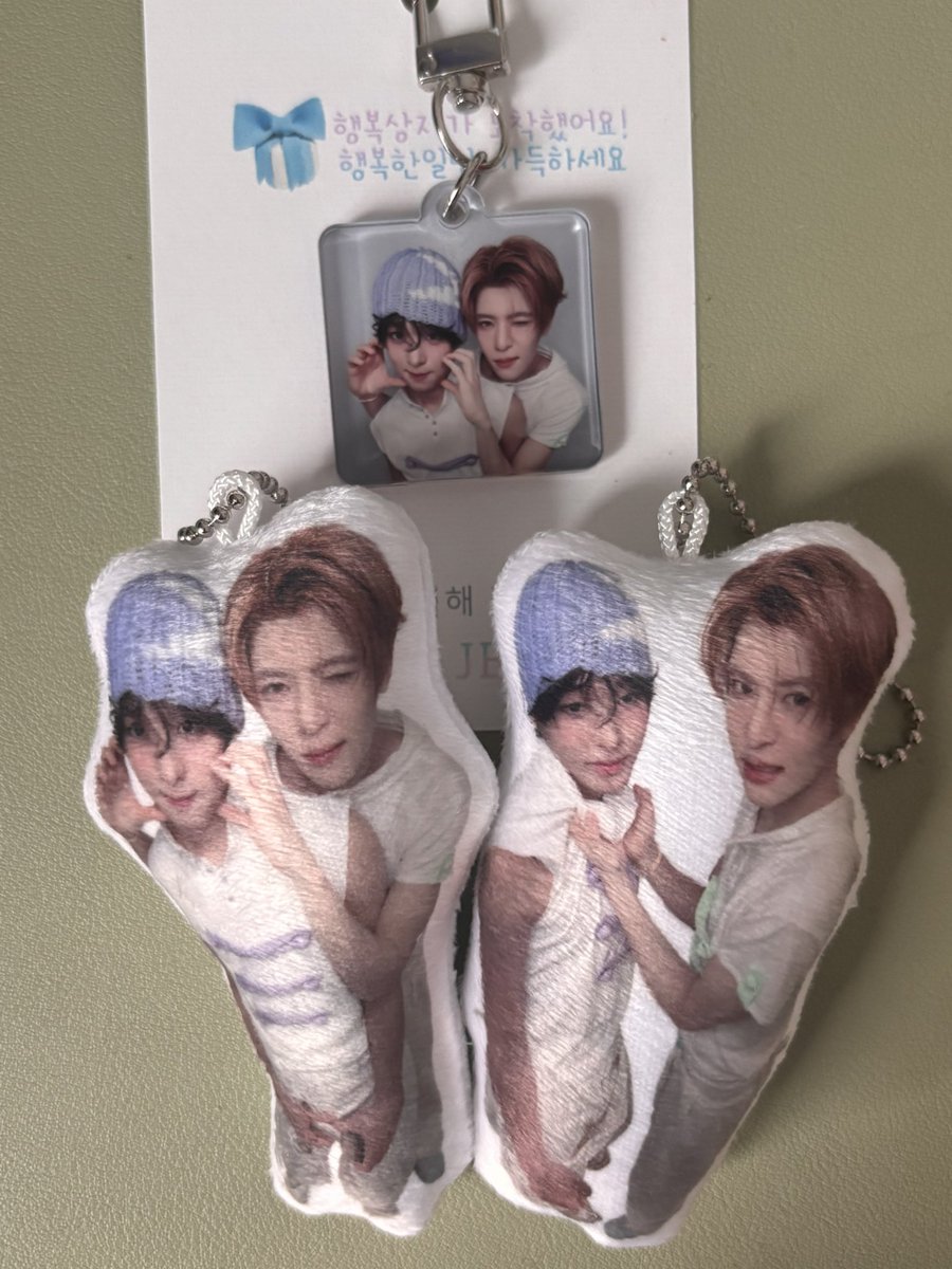 skinn0vati0n's tweet photo. 여러분 쿠션키링 제작업체 추천 하나만 해도 되겠습니까
>>사부작 제작소<< 여기 배송도 엄청 빠르구(금요일 제작 시작해서 화요일에 옴!) 상담도 엄청 친절하게 잘 해주심.. ㅠㅠ 저 아크릴 키링도 서비스로 받아떠요 쿠션도 빵빵해여 쿠션키링 말고도 여러 제품 이뜸
https://t.co/n8hyWDTwuR https://t.co/ZqjkxTmKqv