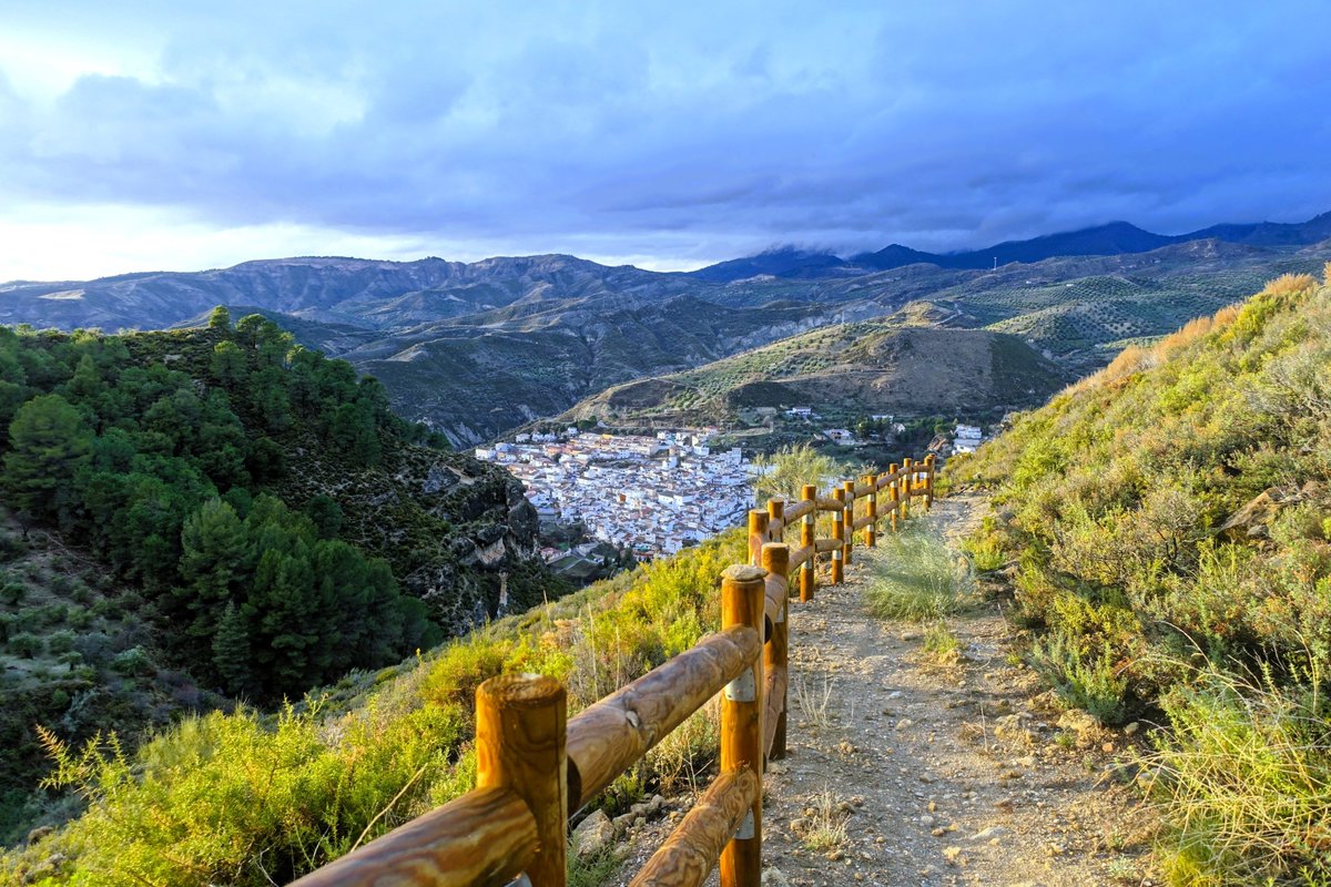 SpainMiddleEast's tweet photo. The Boabdil Route unites heritage, landscape, and territory in a cultural itinerary connecting more than 30 towns in Granada and Almeria 🏰 A strategic proposal that strengthens the value of cultural routes as drivers for tourism development

🎯 Discover cultural routes that connect heritage and territory: https://t.co/f7Zs1vGYvu

#VisitSpain #ThinkYouKnowSpain #SpainCulturalHeritage
#SpainArt #SpainRoutes

@TurismoAND