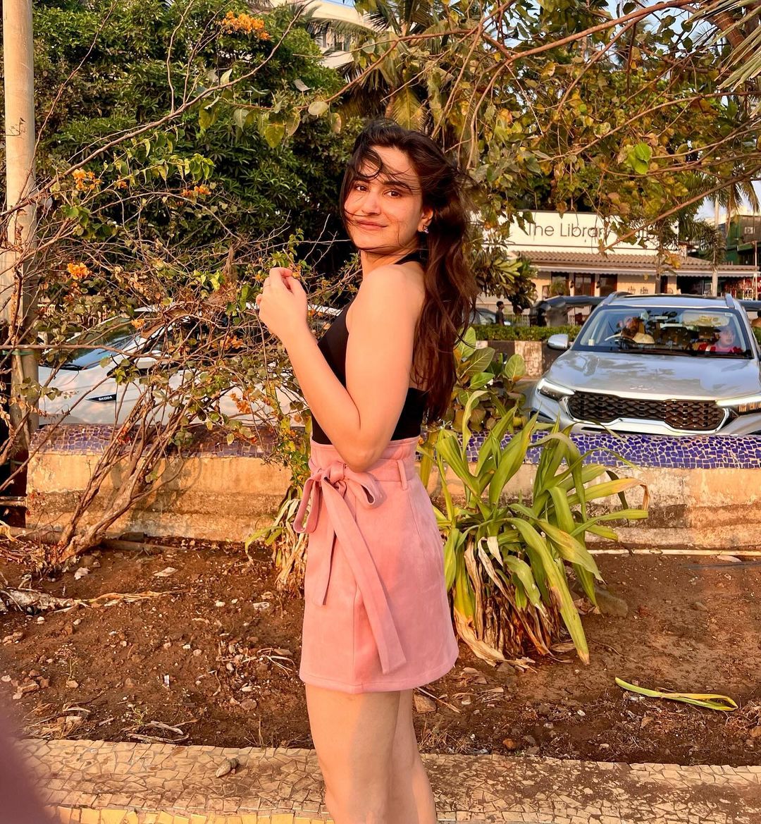 Raghvika_'s tweet photo. 🦋🦋🌹 https://t.co/xeXtwuirJ1