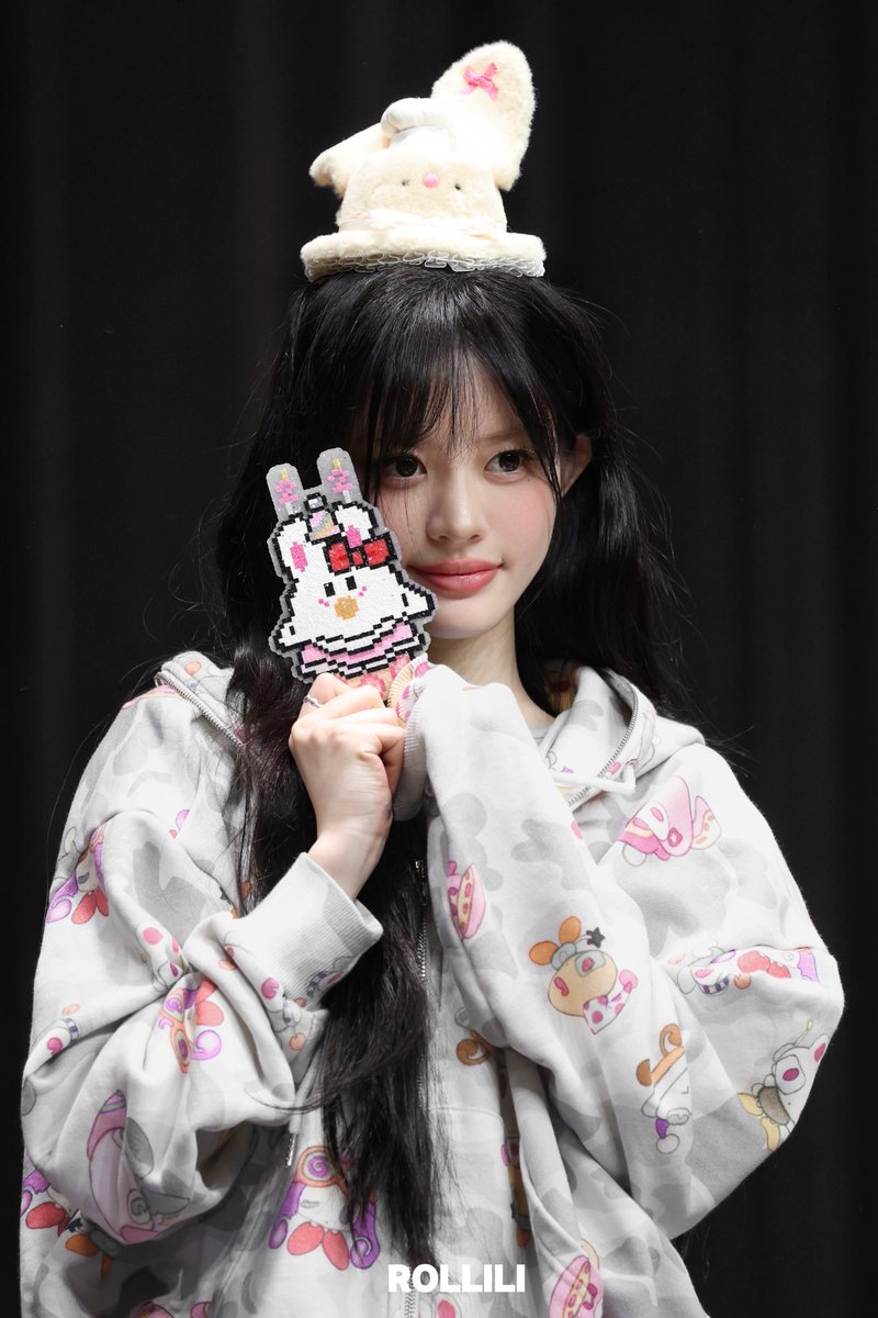 rollili_0806's tweet photo. 🐰🧁#민주 #MINJU #아일릿 #ILLIT https://t.co/9hMvDoGUV1