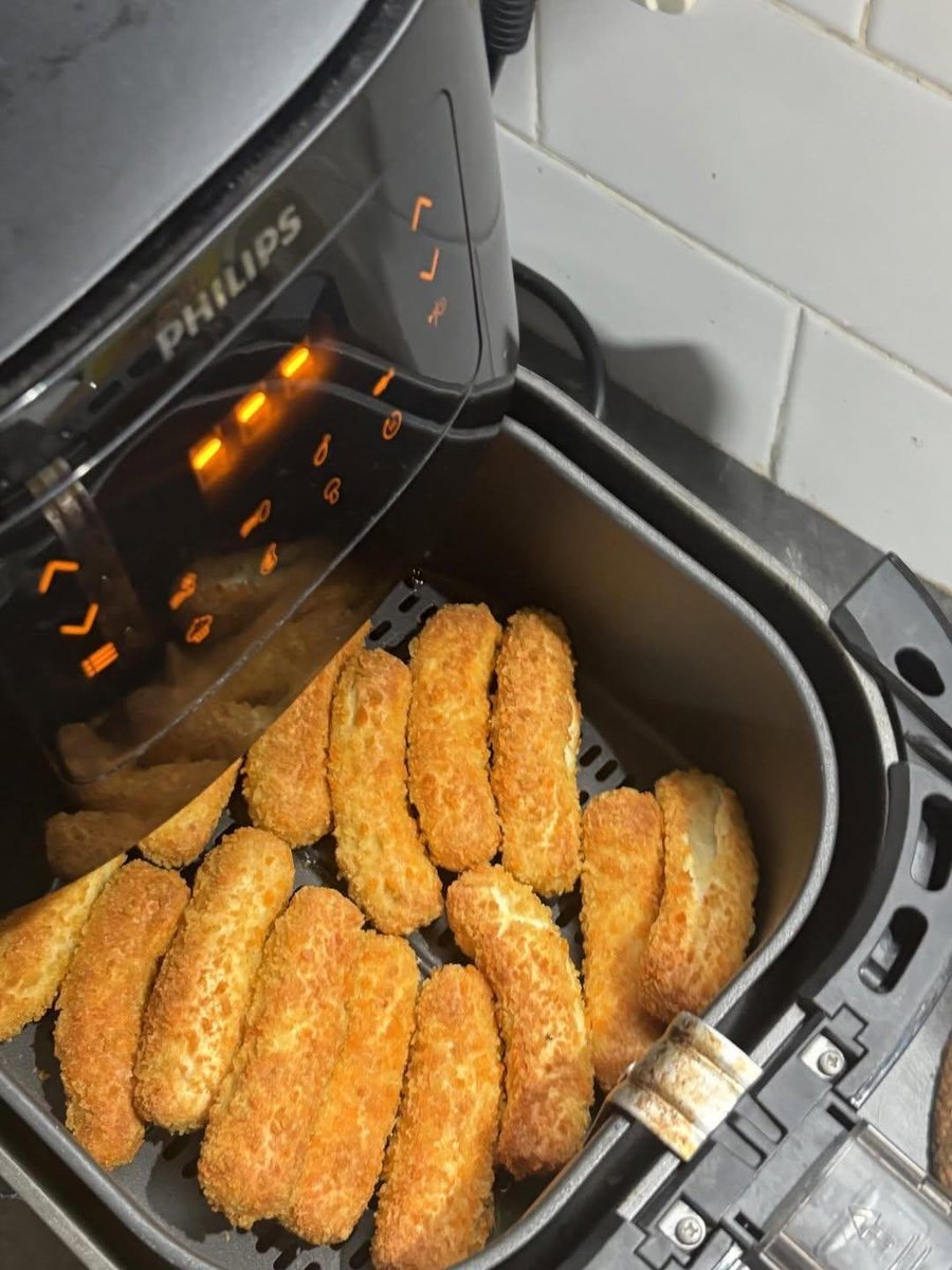 ndrejunior's tweet photo. Banyak yang takut jeglek wattnya gede?  Nggak ya❌ sekarang udah banyak pilihan airfryer yg low watt start 500W:
1. Kapasitas 4.2L:
https://t.co/uVQGlSFtMF
2. Kapasitas 5L:
https://t.co/LjI60AEqK4
3. Kapasitas 2.4L:
https://t.co/5IAtw6OgAY https://t.co/Rcg1aFbPZv
