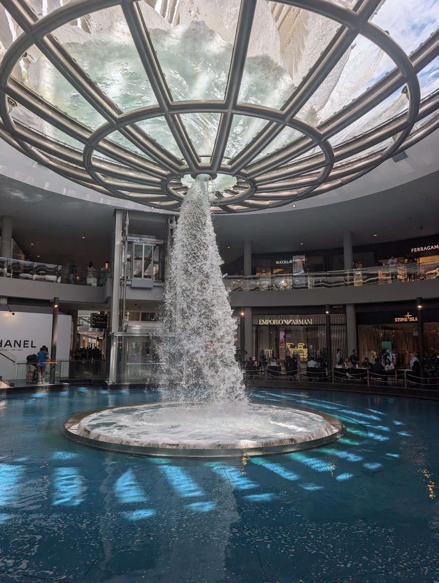 marcjoffe's tweet photo. San Francisco used to have a nice high-end mall like this one in Singapore. 

Encouraging anti-social behavior in public places prevents us from having elevated public spaces. https://t.co/OCg8HGWx3E