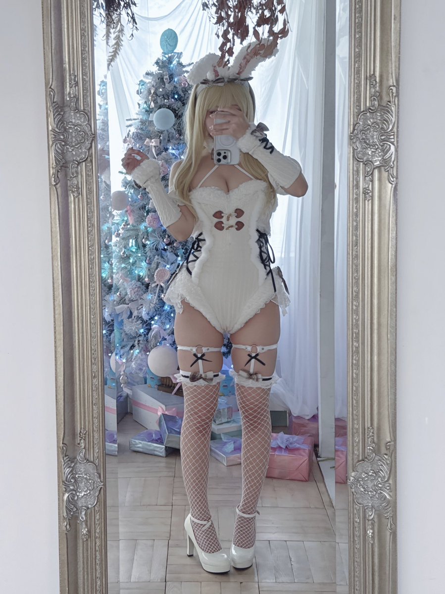 amane_azusa's tweet photo. 鏡越しの全身と私の視界 https://t.co/8T1ssDSKeX