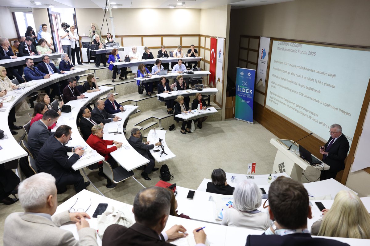 hkunv's tweet photo. 📌Hasan Kalyoncu Üniversitesi’nde Kalite ve Akreditasyon Süreçleri Ele Alındı

Hasan Kalyoncu Üniversitesi’nin (HKÜ) ev sahipliğinde düzenlenen Uluslararası 34. İletişim Fakülteleri Dekanlar Konseyi (İLDEK) Toplantısı kapsamında, Yükseköğretim Kalite Kurulu (YÖKAK) Başkanı Prof. Dr. Ümit Kocabıçak’ın katılımıyla “İletişim Fakültelerinde Kalite ve Akreditasyon Süreçleri” başlıklı program gerçekleştirildi.

Haberin detayları için: ⏬👇⏬

https://t.co/i8CpabQnHJ

@erolozvar 
@ukocabicak 
@YuksekogretimK 
@ykalitekurulu 
@bilimiletisimio 

#hkunv #HasanKalyoncuÜniversitesi #HKÜ #İLDEK #İletişimFakültesi #YÖKAK #Kalite #Akreditasyon #Yükseköğretim #İletişimEğitimi #KaliteGüvencesi #Gaziantep