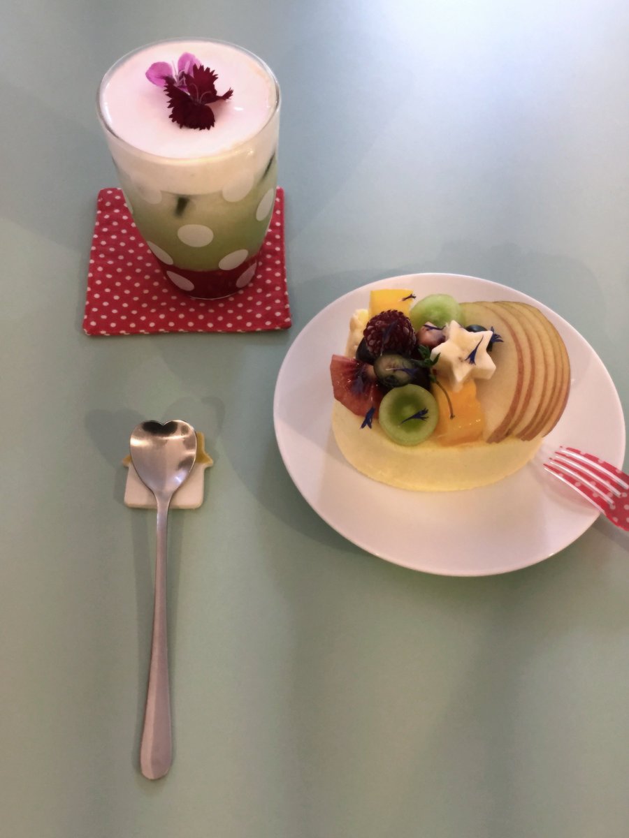 getanothertoy's tweet photo. 我的首尔打法先去望远洞乙支路探店，静静地渲染其中的萌力量，再去圣水汉南洞狠狠被消费欲裹挟卷入，买到新香水新衣服的余韵可以一直留存到刚回去上班的头几天，不至于太苦涩^ ^ https://t.co/q8zJGDcEOH