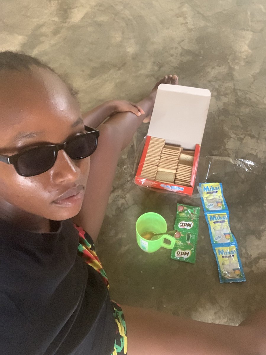 itsTseTse's tweet photo. Cabin biscuit and tea for breakfast>>>>>>>>> https://t.co/37IBzbqNlh