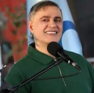 🌈🦄ALERTA ROSA🦄🌈

En los pasillos del poder ya dan por “desaparecido políticamente” a Tarek.

Tras el allanamiento de sus lujosas propiedades en Lecherías, el exfiscal habría intentado tocar la puerta de Jorge Rodríguez… pero ni el saludo le respondieron.

Quien ayer