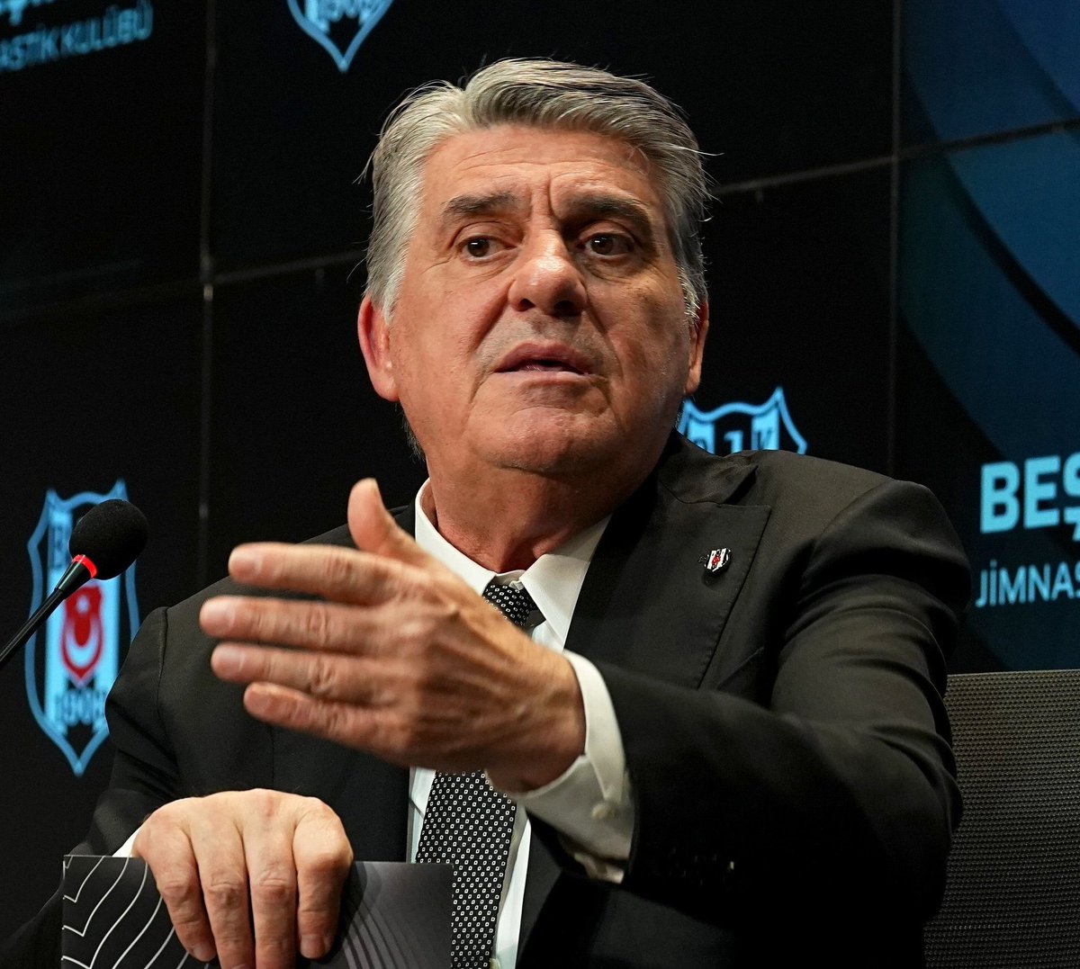 jkcentr's tweet photo. 🚨 KİMSE SUSMASIN, BEŞİKTAŞ’A İHANET EDİLİYOR.

Ernest Muci’nin opsiyon süresini neden uzattın Serdal Adalı ?

Trabzonlu yoldaşın Çebi mi rica etti yoksa Ndour olayında Fenerbahçe için yaptığın fedakarlıktan bir tane de Trabzona mı yaptın ?

Allah sizin belanızı versin belanızı. https://t.co/Setcgcsauq