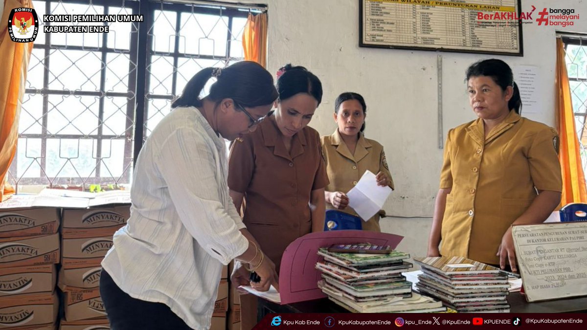 KpuEnde's tweet photo. #temanpemilih KPU Kabupaten Ende melaksanakan coklit terbatas di Kelurahan Paupire, Kecamatan Ende Tengah dan Kelurahan Paupanda, Kecamatan Ende Selatan sebagai bagian dari Pemutakhiran Data Pemilih Berkelanjutan (PDPB) Triwulan II.
#KPUMelayani https://t.co/AShQuZ4Ryc
