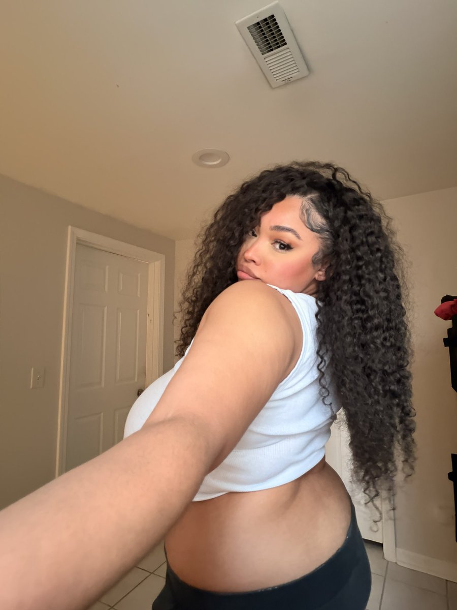 jfleeeee's tweet photo. thankful for being sexy https://t.co/8GIL6IFgcO