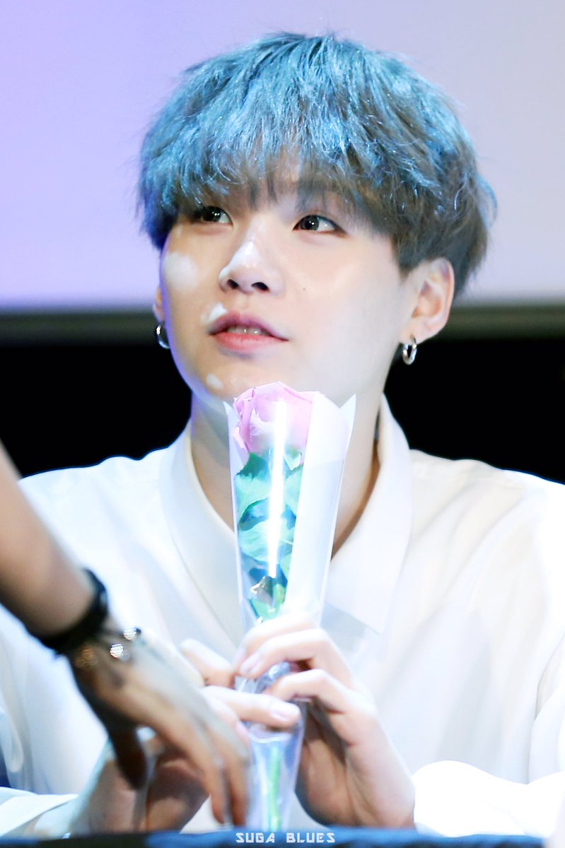 luvelli309's tweet photo. 우리윤기 이쁘고 좋은 것 많이 받아요-💐

3시 9분 윤기 시

#BesideSUGA
#슈가 #SUGA #AgustD #민윤기
LIFE IS SWEETER WITH SUGA https://t.co/Fwzq9s2Y0O