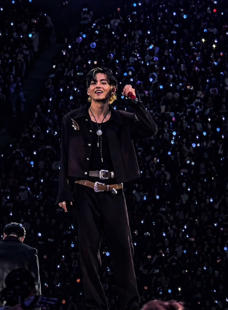 taehyung wearing custom Campillo look, a brand known for its rigorous tailoring and subtle nods to Mexican heritage😍