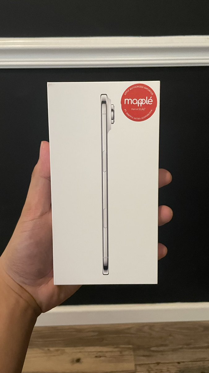 Thepoogh's tweet photo. Guys ada yg lagi cari iphone air gk? Wts nih masuh bnib https://t.co/exjWUAdAJZ