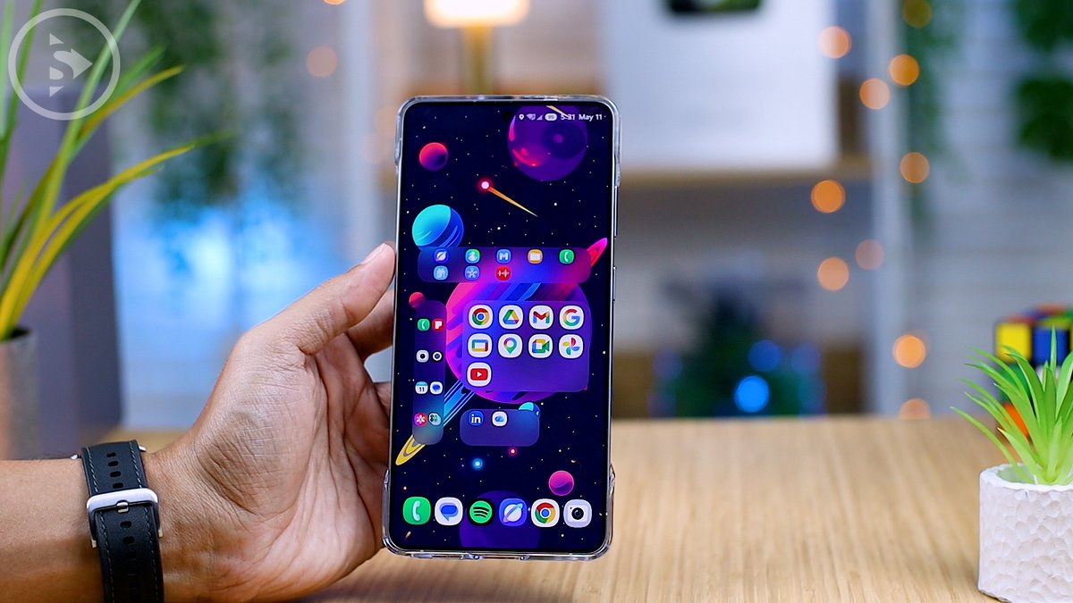 santertainment's tweet photo. HP Samsung kini semakin fleksibel dalam hal kustomisasi. 🤩

kita akan share tips untuk melakukan Custom Folder di One UI 8.5 agar tampilan Homescreen terlihat lebih rapi, estetik, dan lebih premium. ✨

Cek tips lengkapnya di video berikut.
https://t.co/8GBjHgMcRl https://t.co/PLcwXSQpU6