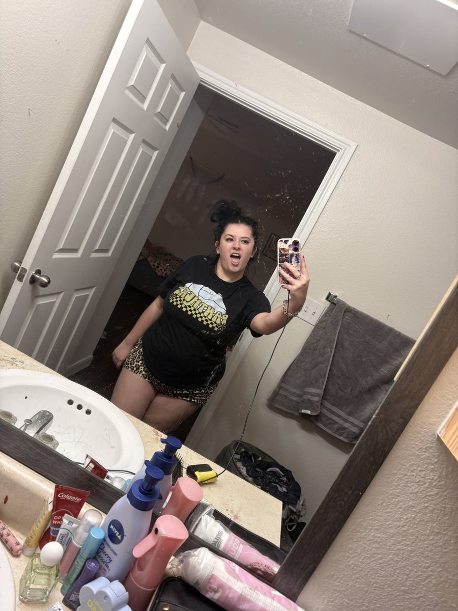 barefoot hannah tweet media