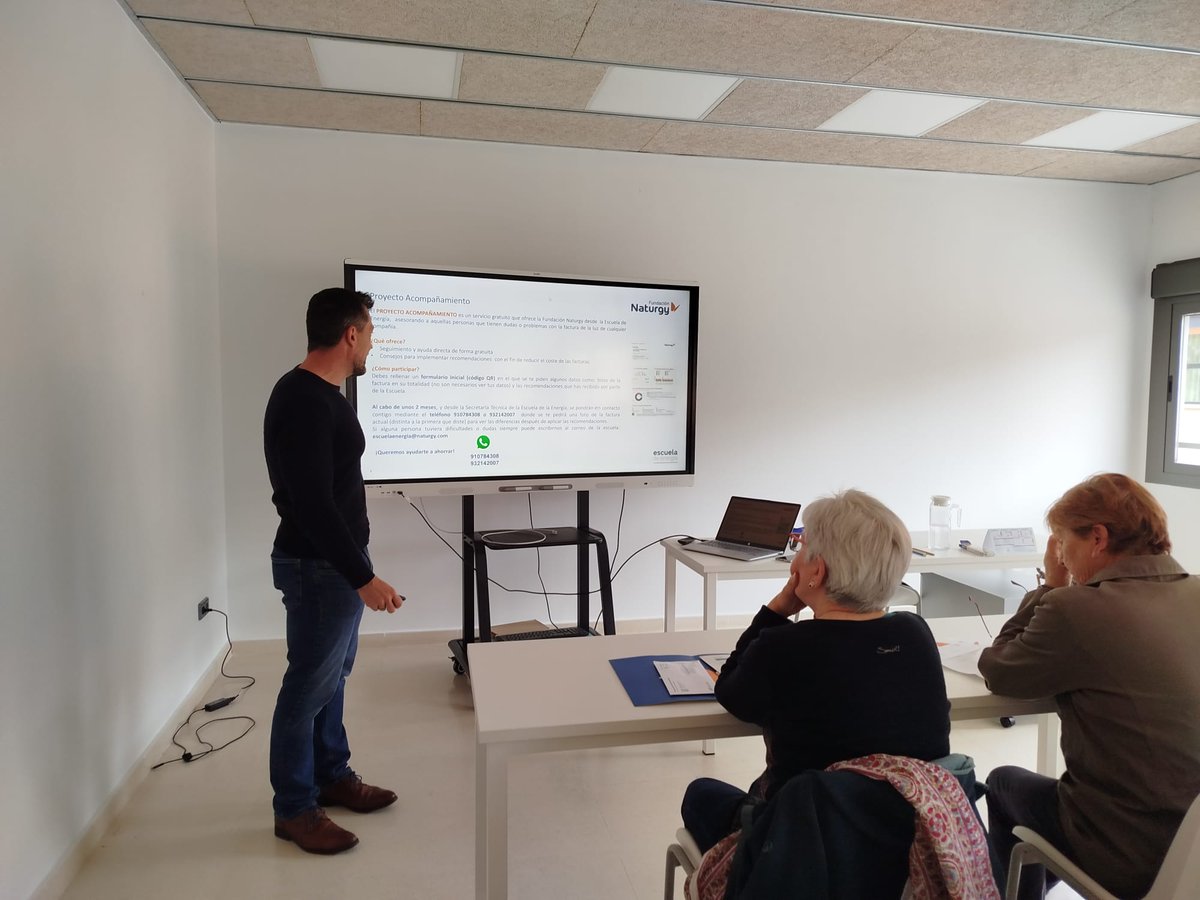 ceadonajimena's tweet photo. El pasado 8 de mayo, la @fundacionnaturgy en colaboración con las CEAS, impartió en San Esteban de Gormaz una charla sobre vulnerabilidad energética.
Una jornada muy interesante en la que se ofrecieron consejos y recursos para fomentar el ahorro energético. 💡♻️
¡Mucha gracias! https://t.co/7Bw3vTvIbu