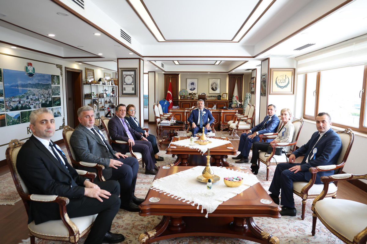 RizeSGK's tweet photo. 11-17 Mayıs 2026 Sosyal Güvenlik Haftası etkinlikleri ve 20. Kuruluş Yıldönümü dolayısıyla Rize Valimiz Sayın İhsan Selim BAYDAŞ’ı Kurumumuz adına ziyarette bulunduk. “Sayın Valimize, kurumumuza göstermiş oldukları yakın ilgi ve nazik kabulleri için teşekkür ederiz.”@RizeVali https://t.co/P5rawSIPHa