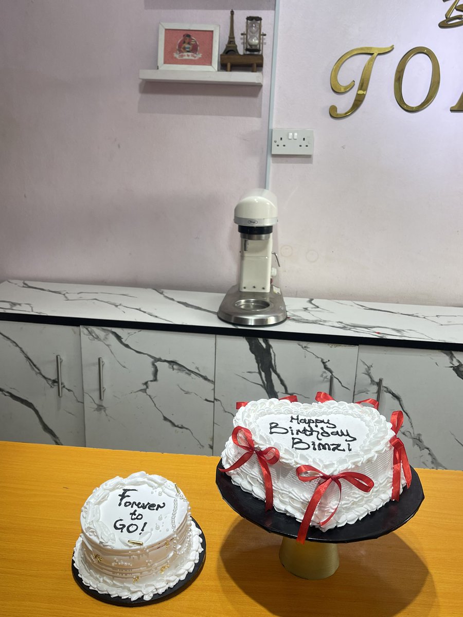 Cakes in ogba Lagos/PBD1682 tweet media