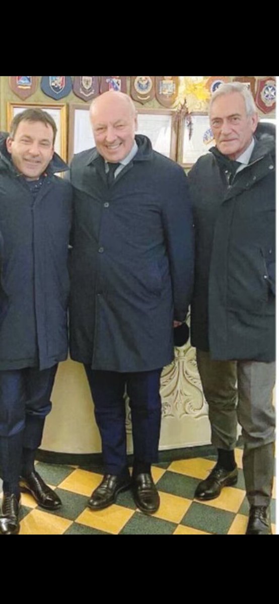26Fede77's tweet photo. @FMaria_Corona hai dimenticato in foto lo strabico 

IL CAPO DI CALCIOPOLI 

CORONA FAI RIDERE AL CAZZO AHAHAHAH https://t.co/Ex7tgetwbg