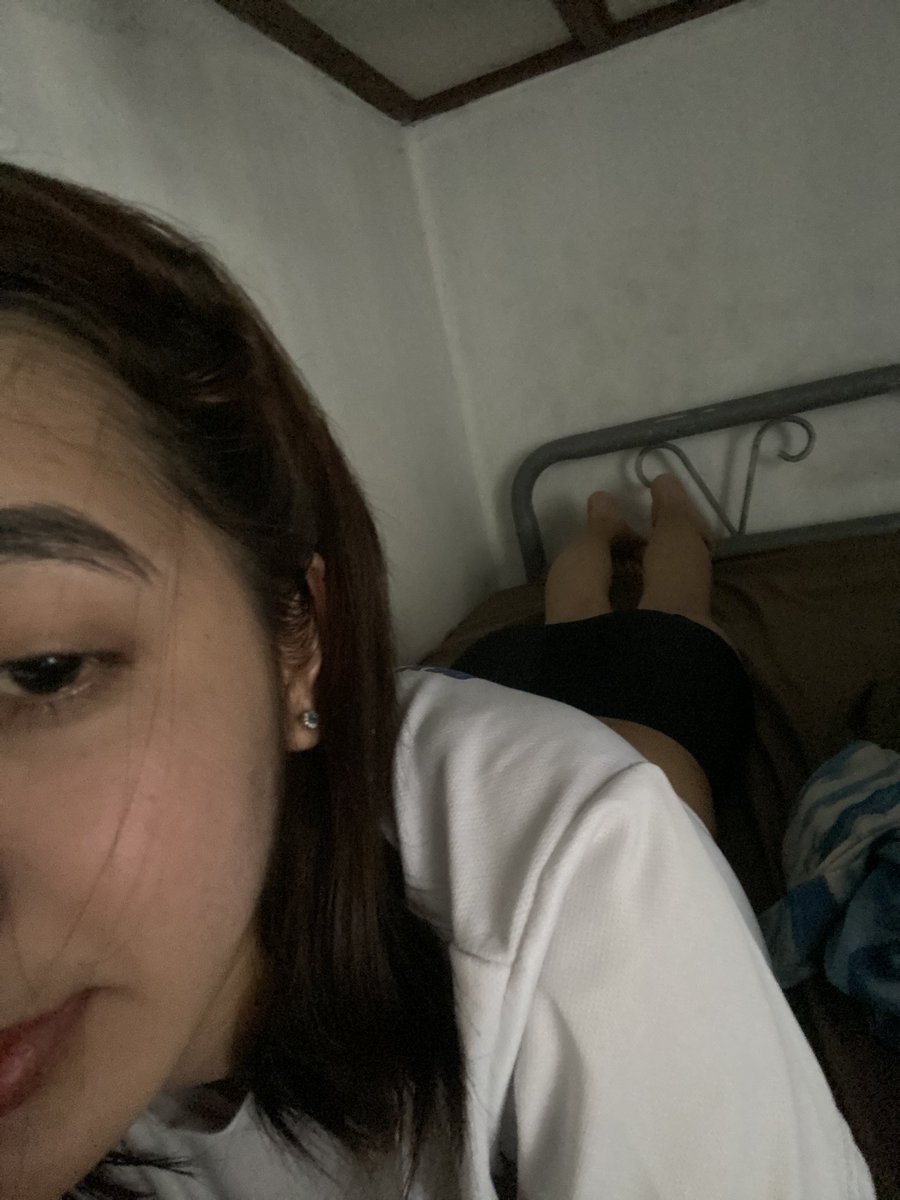 fvcklexy's tweet photo. What to do?? 

Ang luwag pa ng bed ko, baka want mo tumabi? #altertrans #alterpinoy #AlterManila #kantotmoko 🤪 https://t.co/lZzO6Hk0ZT