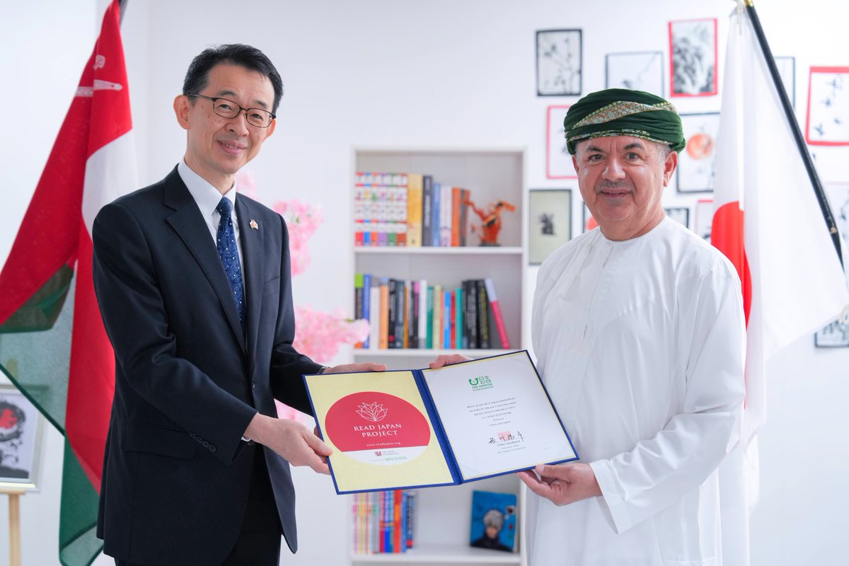 japanembassyOMN's tweet photo. On May 11, Ambassador Kiyoshi Serizawa visited Muscat University and presented 64 books donated under the “Read Japan Project,” implemented by The Tokyo Foundation to promote understanding of Japan. https://t.co/BSWl0O4gpf