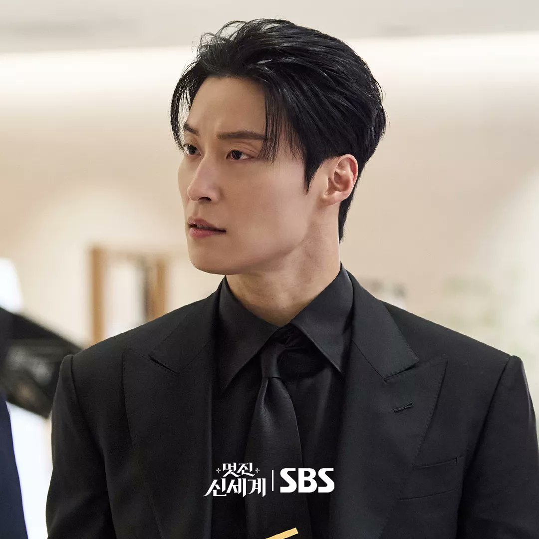 nuitscoreennes's tweet photo. J’ai adoré les 2 premiers épisodes de #MyRoyalNemesis!
C’est drôle, rythmé, ultra fun et le duo Lim Ji-yeon / Heo Nam-jun fonctionne à merveille. Entre romance explosive et voyage dans le temps, impossible de décrocher!
Mon avis complet👉https://t.co/sNvvGYxxdq 
#kdrama #Netlix https://t.co/v8hPTUunhP