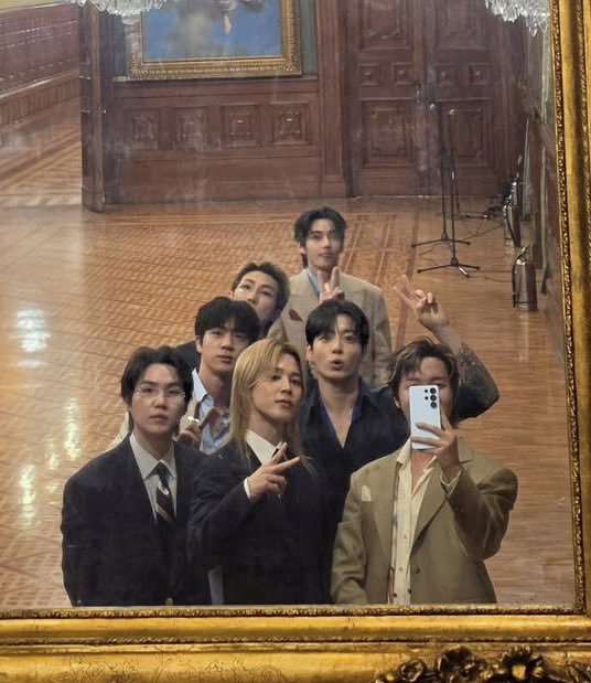 kiss tweet media
