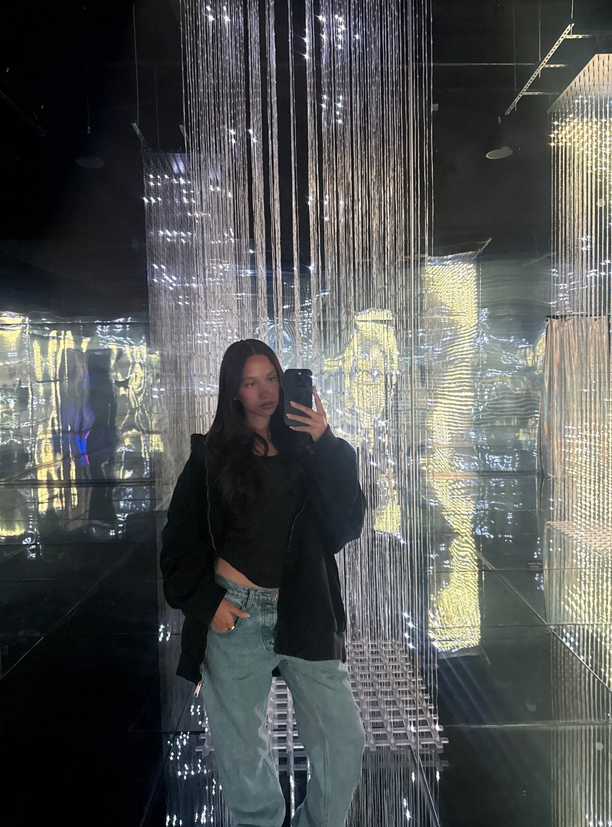 Noa_Drake's tweet photo. liminal space 💙 https://t.co/8Eat88Stjg