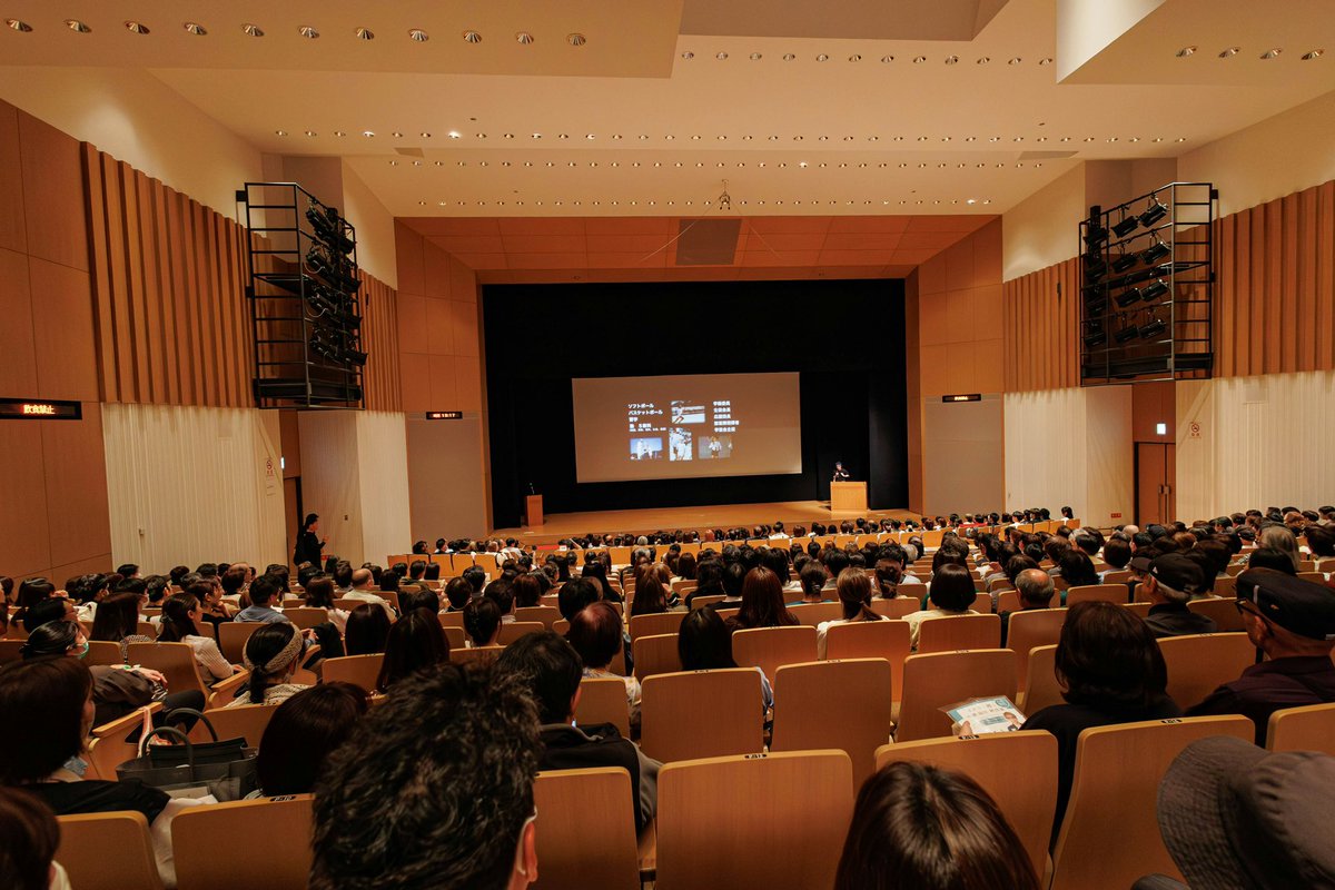 atsushiTSK's tweet photo. 終活の講演会
母との別れを書いた本
「母ちゃんのフラフープ」
大学院に行って遺書の研究をしたこと
母の葬儀のプロデュース力
終活は悲しいものではなく
前向きになれるものというお話です。

チャラついた僕のような人間に
終活のイメージはないでしょうが
１度話を聴きに来てください！ https://t.co/8Y9KIcWfuB