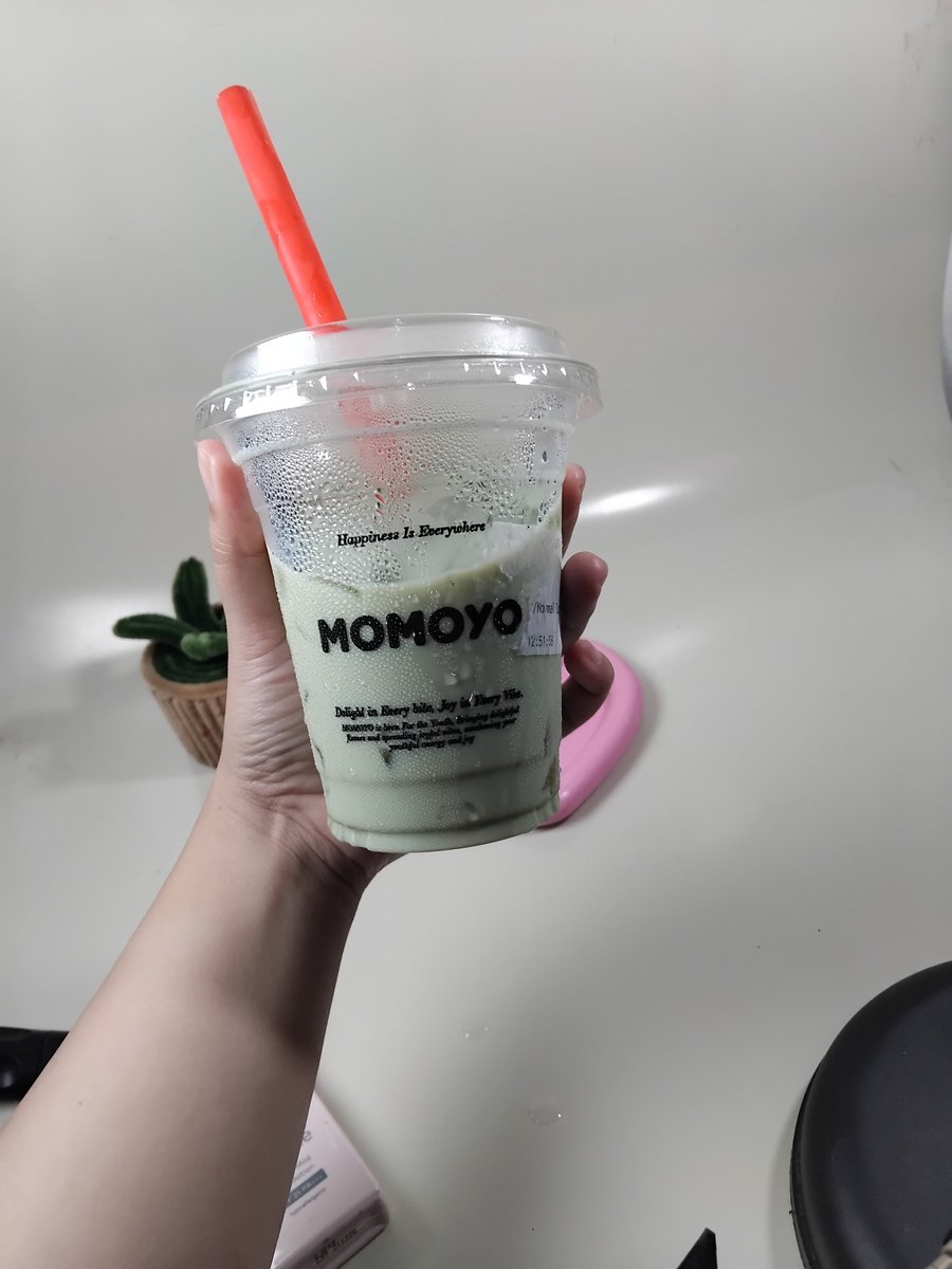 iindahdari's tweet photo. kerja hari ini ditemenin minuman baru dari momoyo🫰 https://t.co/7WTeytBlnj