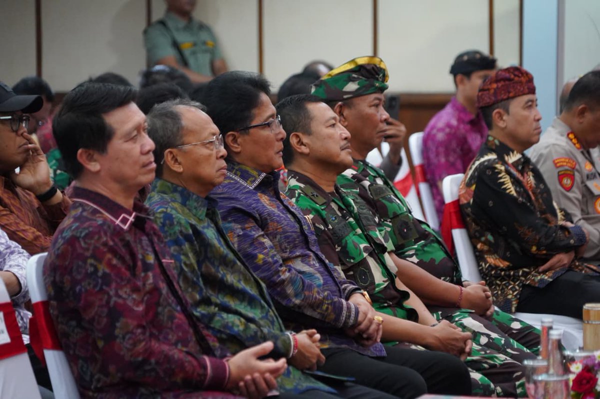 Kodam9Udayana's tweet photo. Irdam IX/Udayana Hadiri Rapat Pleno PKB XLVIII 2026, Wujud Dukungan TNI untuk Pelestarian Budaya Bali

#KodamIXUdayana #IrdamUdayana #PKB2026 #PestaKesenianBali #AtmaKerti #Bali #Denpasar #BudayaBali #PelestarianBudaya #TNIAD #PariwisataBali #BaliAman #PendamUdayana https://t.co/e73Sol0ywc