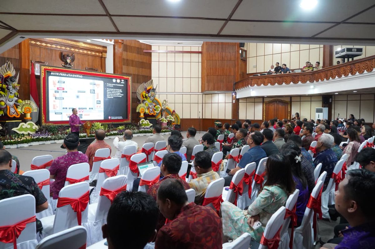 Kodam9Udayana's tweet photo. Irdam IX/Udayana Hadiri Rapat Pleno PKB XLVIII 2026, Wujud Dukungan TNI untuk Pelestarian Budaya Bali

#KodamIXUdayana #IrdamUdayana #PKB2026 #PestaKesenianBali #AtmaKerti #Bali #Denpasar #BudayaBali #PelestarianBudaya #TNIAD #PariwisataBali #BaliAman #PendamUdayana https://t.co/e73Sol0ywc