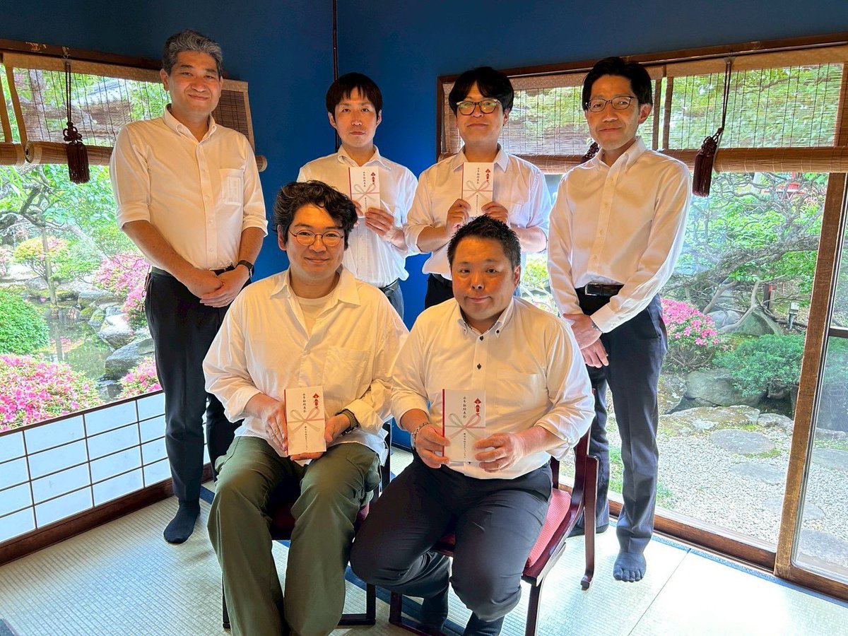 zeroemi_tokyo's tweet photo. 本日は永年勤続表彰食事会として、とうふ屋うかいで昼食会が開催されました。

毎年勤続20年目に開催しており、今年は1名どうしても都合がつかずに不参加になりましたが、計5名が対象となりました😀

入社時の話など、昔話に花が咲き、また最後にはこれからも長く当社で働きたいとの強い想いを言葉でいただけました👍

本当に皆さまあってこその会社です。本��に20年間お疲れ様でした。また、これからも末永くよろしくお願いします🙇‍♂️

#ゼロエミッション
#ハードオフ
#八王子
#とうふ屋うかい
#永年勤続表彰