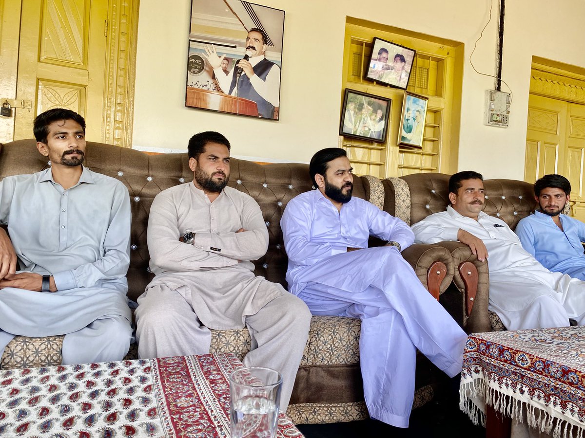 AamerGorsi's tweet photo. کھوئی رٹہ گیائیں
چوہدری حق نواز مرحوم کی زوجہ محترمہ  چوہدری گل نواز کالس، چوہدری انعام کالس اور چوہدری بابر نواز کالس کی والدہ محترمہ،  کی  وفات پر فاتحہ خوانی و اظہار تعزیت۔ اللہ پاک مرحومہ کو جنت الفردوس میں اعلی مقام عطا کرے، آمین۔
@BBhuttoZardari #PeoplesBusKhairpur https://t.co/tqYbxTGY4z