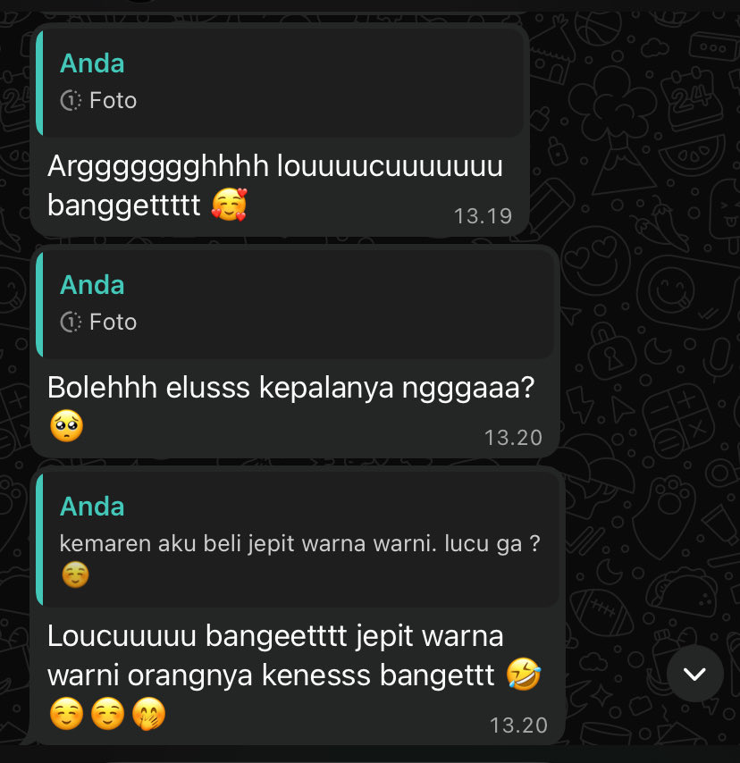 ntulls_'s tweet photo. Howo howo wong jatuh cinta. panggah di lem lucu senajan rupaku koyo welut. ancene plenger era 😅 https://t.co/jK6Y90f6Il