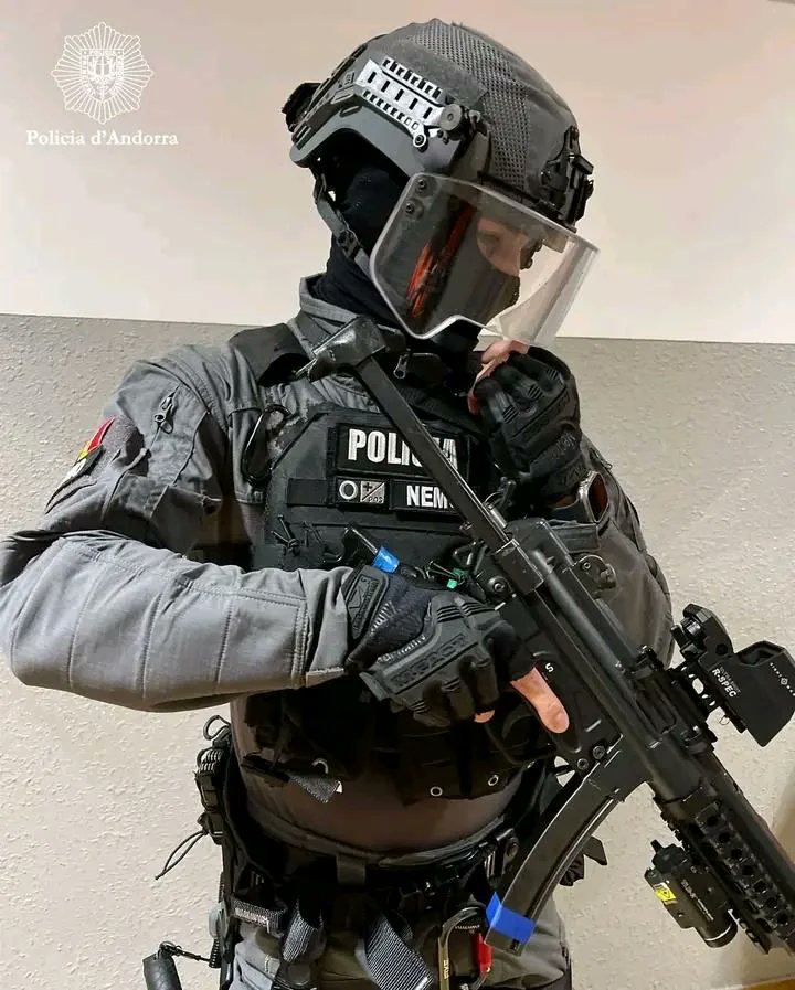 jmscaronte's tweet photo. A GIPA operator from Andorra Police.
#Policia #Police #Andorre https://t.co/HxIXnSVEQU