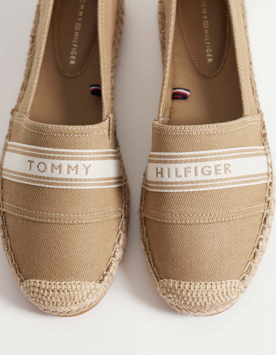 Sarah1445n's tweet photo. Tommy Hilfiger تومي هيلفر 

شوز  فلات نسائي 

بسعر شامل : 390 rs 

التوصيل في اسبوع https://t.co/MUa0Perih9